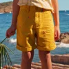 Sergent Major Bermuda-Short moutarde &agrave; broderies aileron de requin multicolores